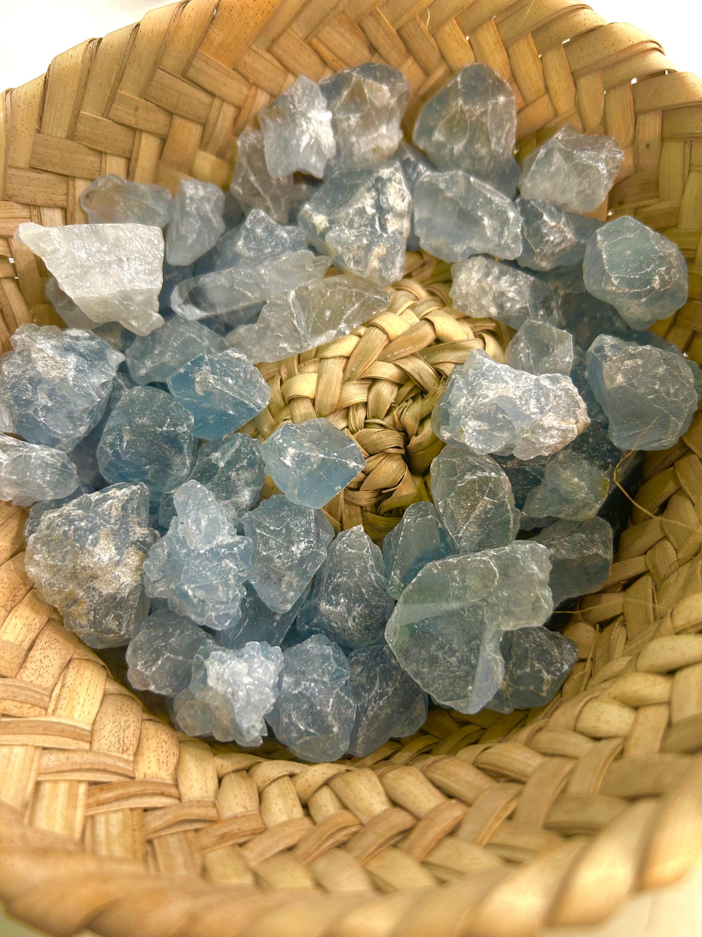 Celestita en Bruto – Piedra Natural para Paz Interior, Conexión Espiritual y Armonía