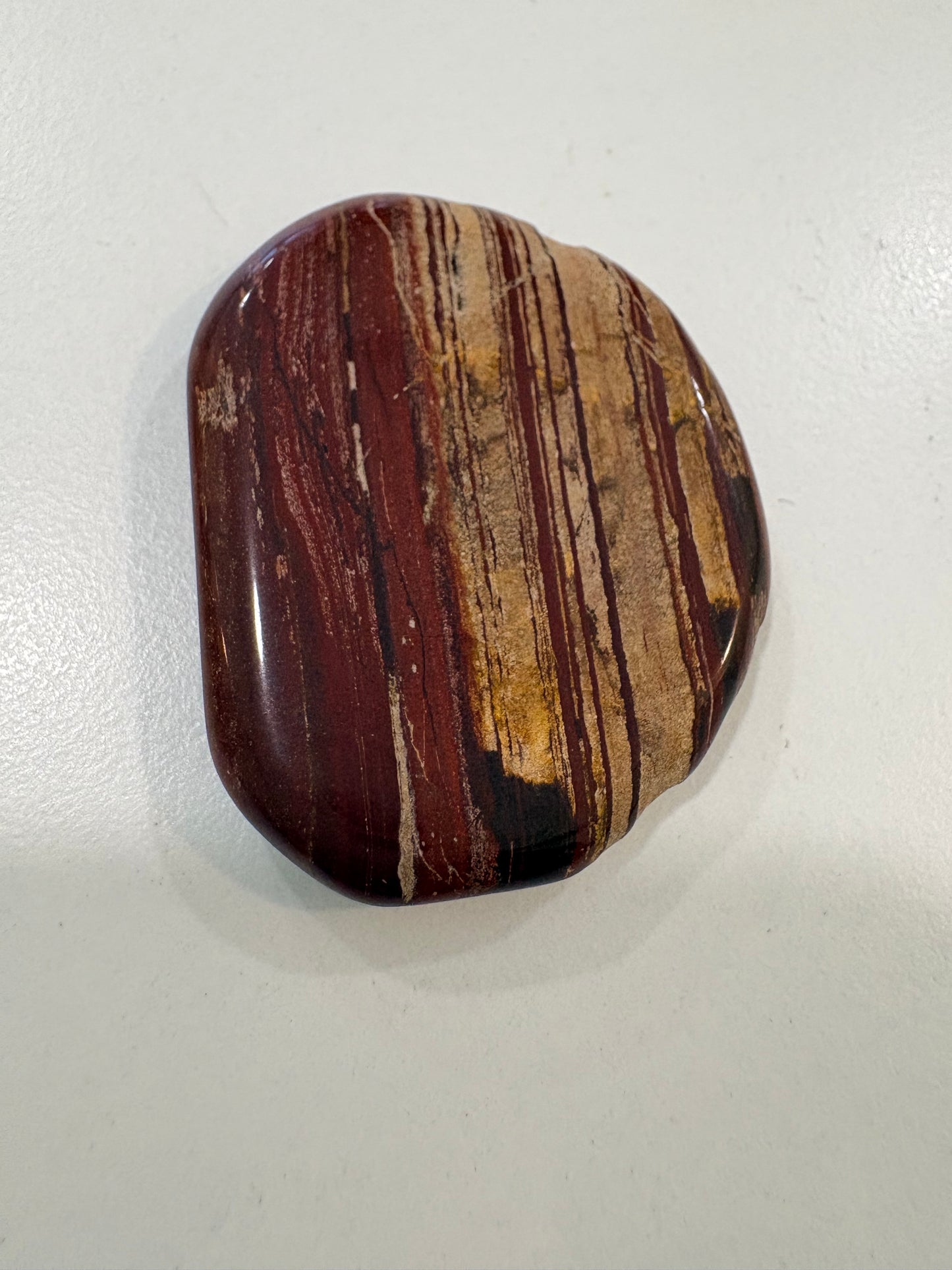 Rodado Plano de Ojo de Buey – Piedra Natural para Fuerza Interior, Protección y Enfoque Mental