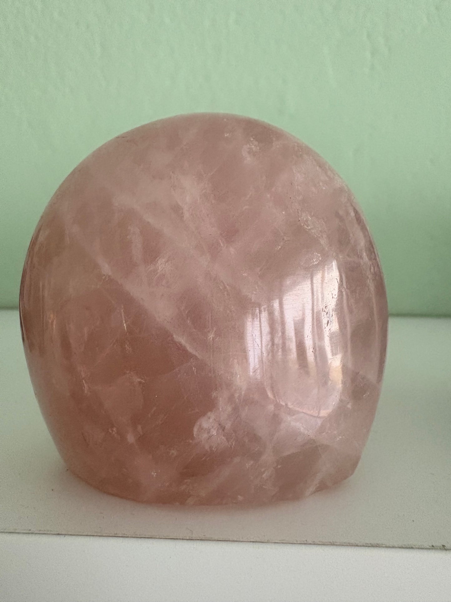 Cuarzo Rosa Pulido con Base – Decoración Energética para Amor, Armonía y Bienestar