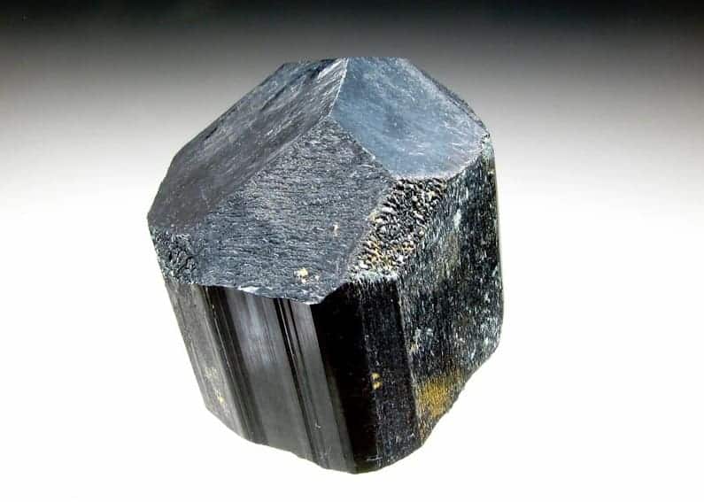 Rodado de turmalina negra chorlo