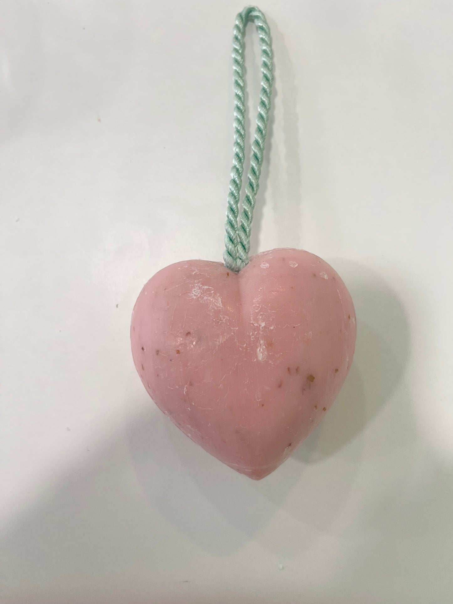 Jabón Bio en Forma de Corazón de Rosas – Belleza Natural y Romántica