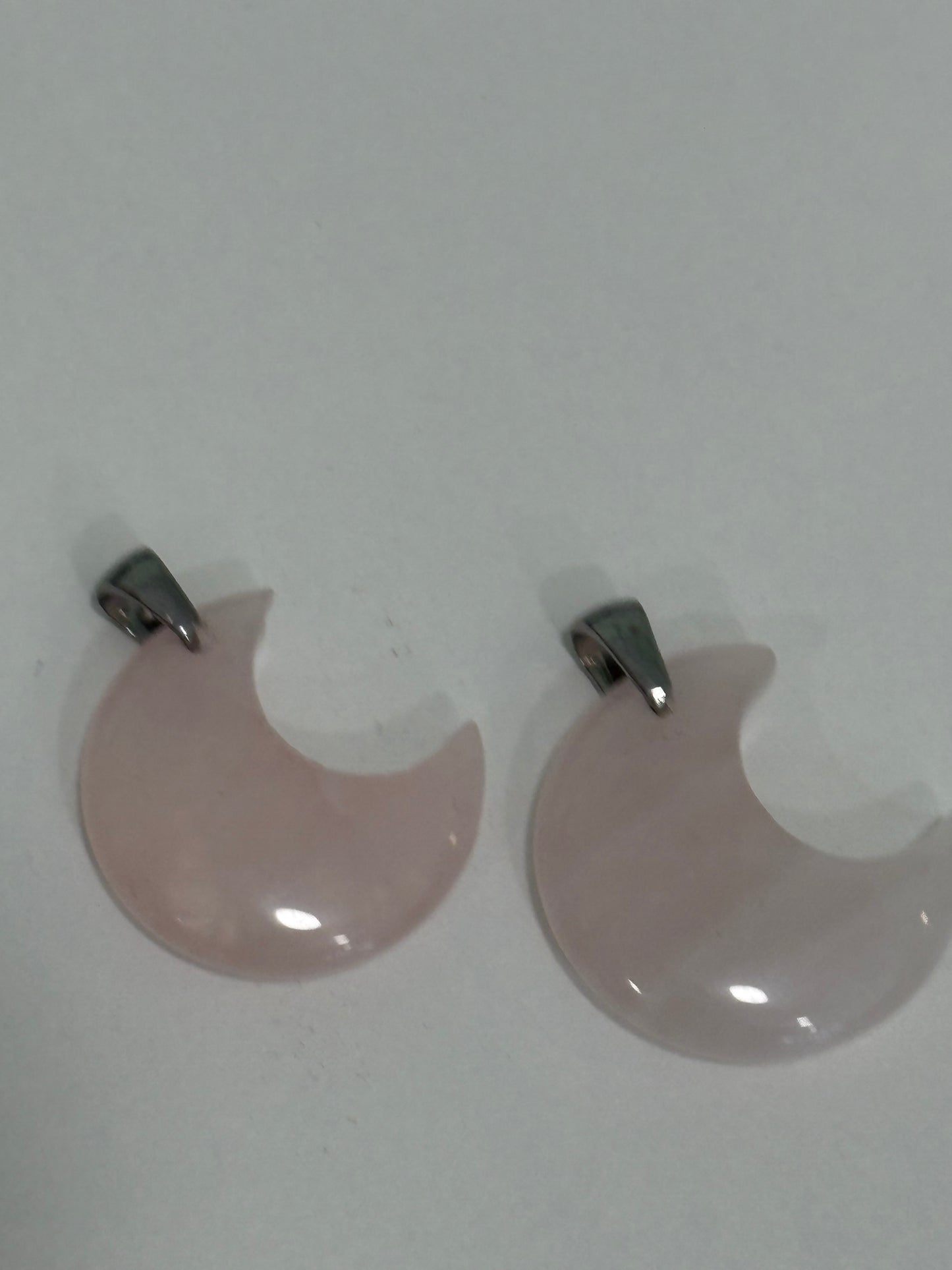 Colgante de Cuarzo Rosa en Forma de Luna | Amor, Intuición y Energía Femenina