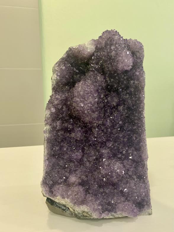 Drusa de amatista de Uruguay, con un peso de 3.700 kg
