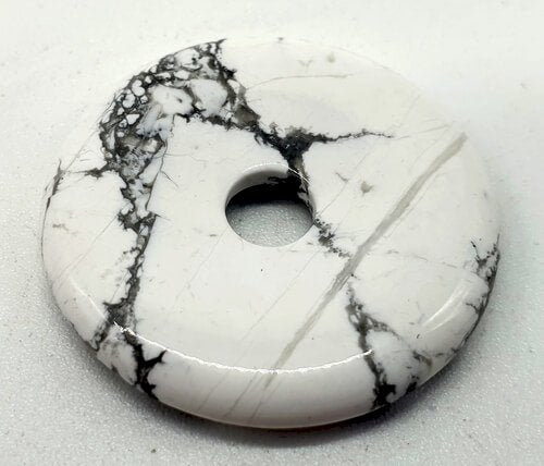 Donut de mineral natural de Howlita Blanca 3cm