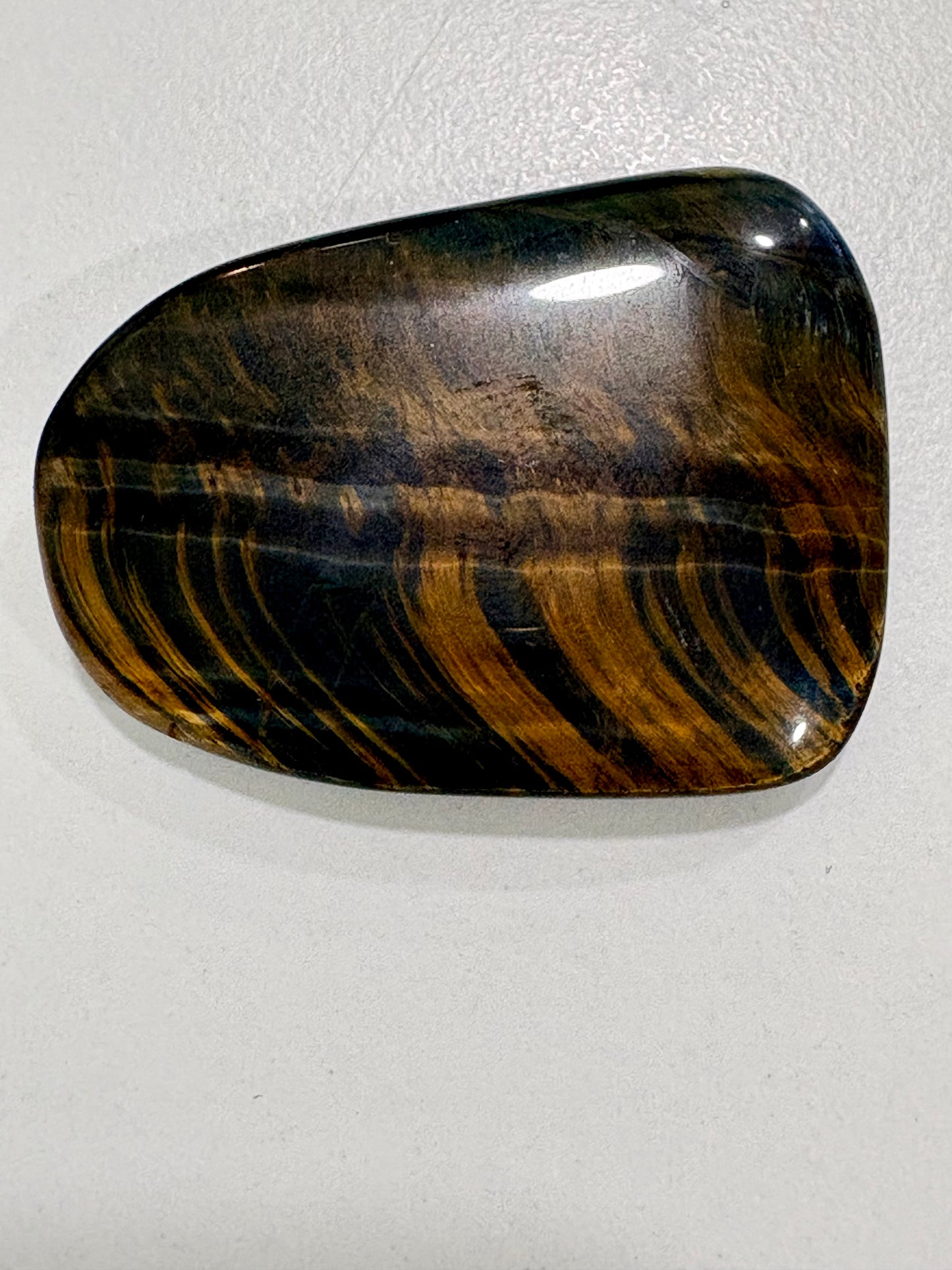 Rodado Plano de Ojo de Halcón – Piedra Natural para Visión Interior, Protección y Claridad Mental