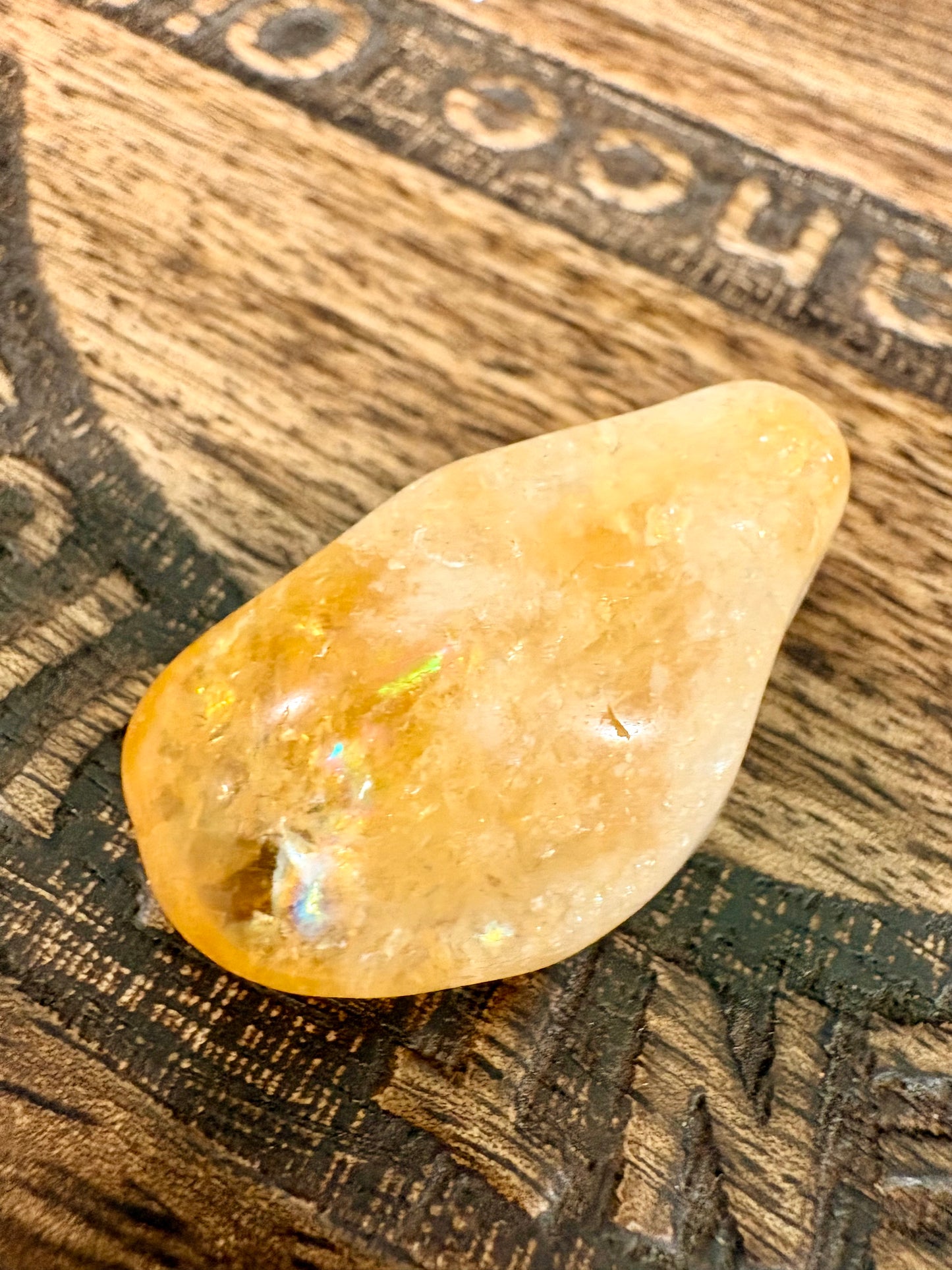 Citrino – Piedra Natural para Abundancia, Energía Positiva y Creatividad