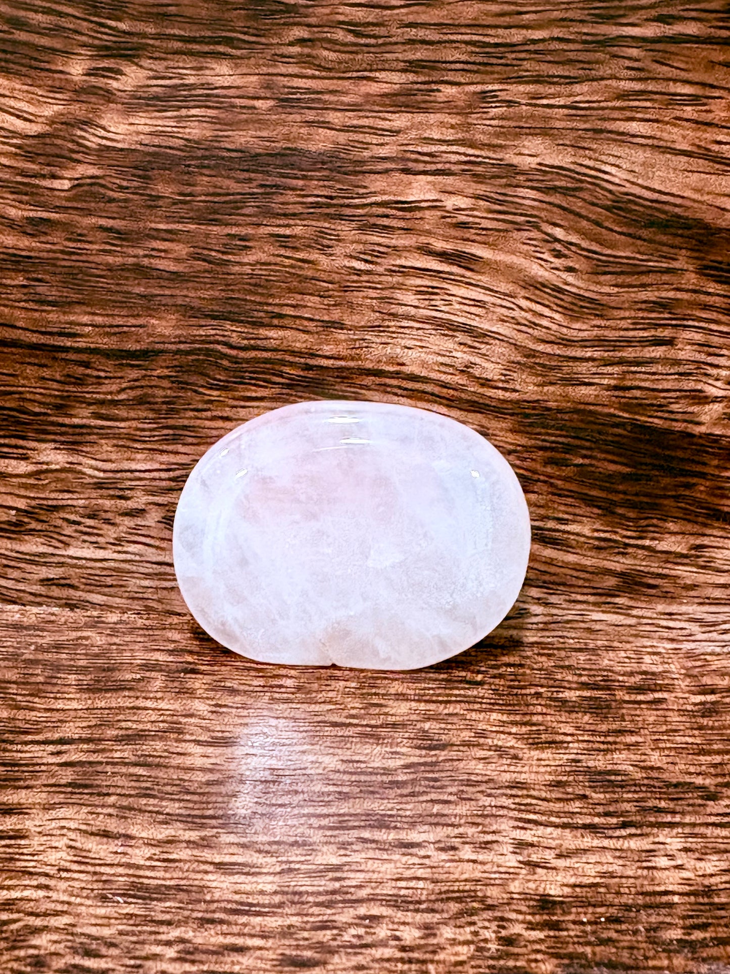 Rodado Plano de Cuarzo Rosa – Piedra Natural para Amor, Sanación Emocional y Armonía Interior