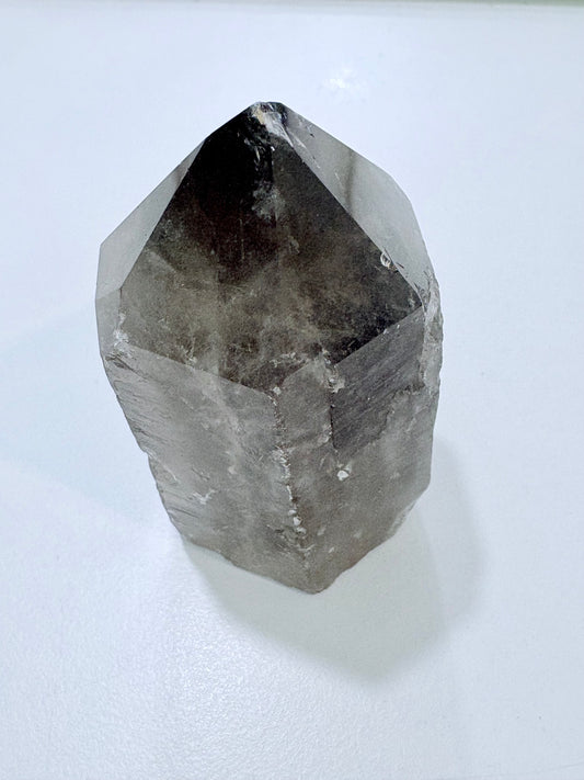 Generador de Cuarzo Ahumado – Cristal Natural para Protección, Enraizamiento y Transmutación Energética