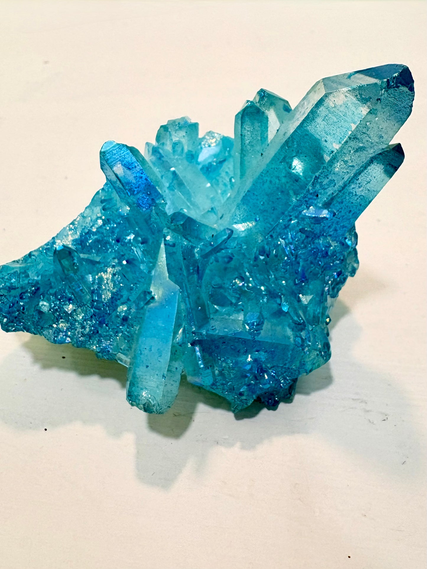 Drusa de Aqua Aura – Cristal para Protección Energética, Comunicación Espiritual y Paz Interior