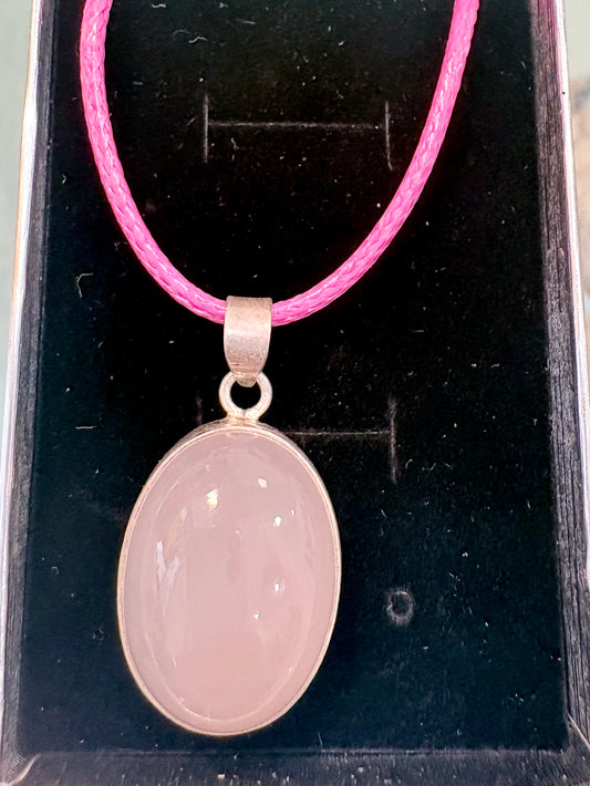 Colgante de Cuarzo Rosa en Plata de Ley – Joya para Amor Propio, Sanación Emocional y Armonía Interior