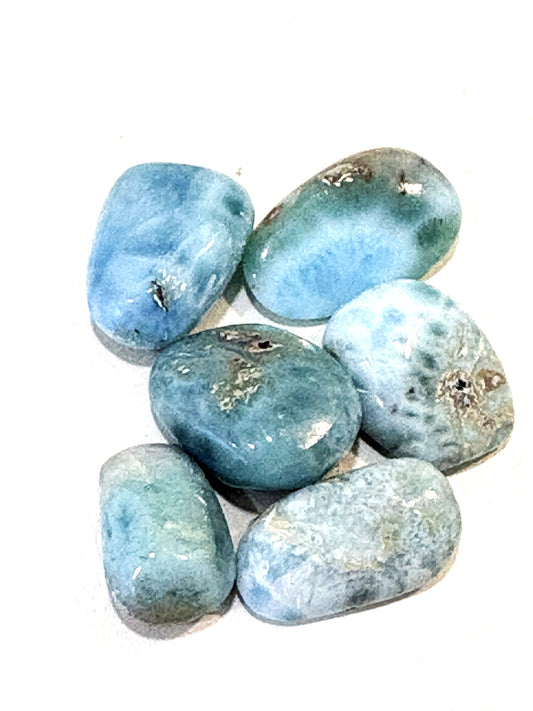 Rodado de Larimar Extra – Piedra Premium para Calma, Comunicación y Sanación Espiritual
