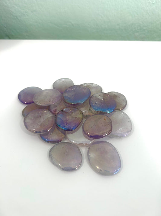 Rodado plano de amatista aqua aura (3,50€ la unidad)