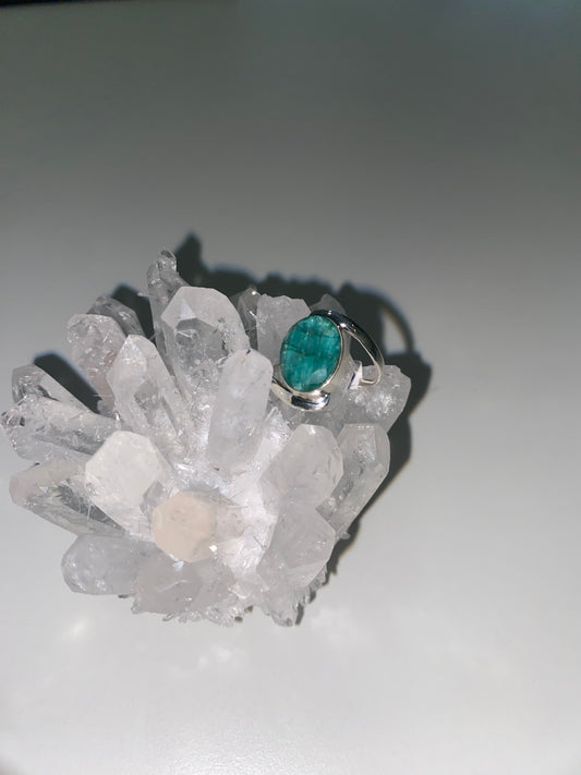 Anillo de Plata de Ley con Esmeralda Facetada Talla 16