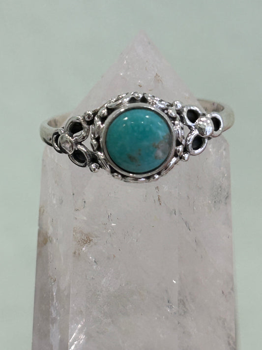 Anillo de Plata de Ley con Turquesa de Arizona: Belleza y Protección Ancestral