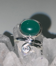 Anillo Ajustable de Plata de Ley con Venturina Verde: Equilibrio y Elegancia