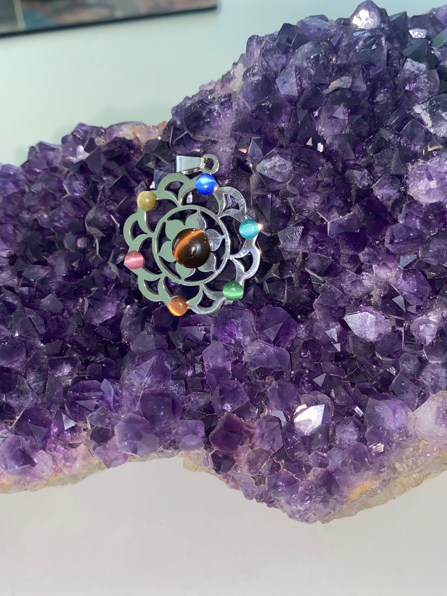 Colgante Mandala con Chakras en Acero Inoxidable: Equilibrio y Estilo