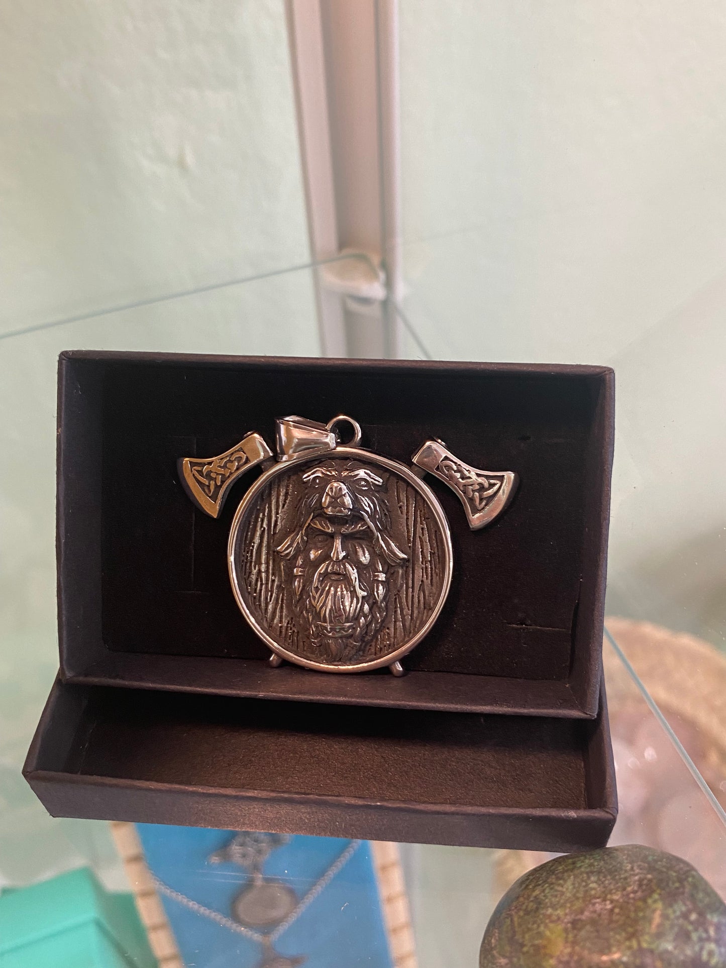 Colgante Vikingo Dios Odín en Acero de Titanio: Poder y Mitología