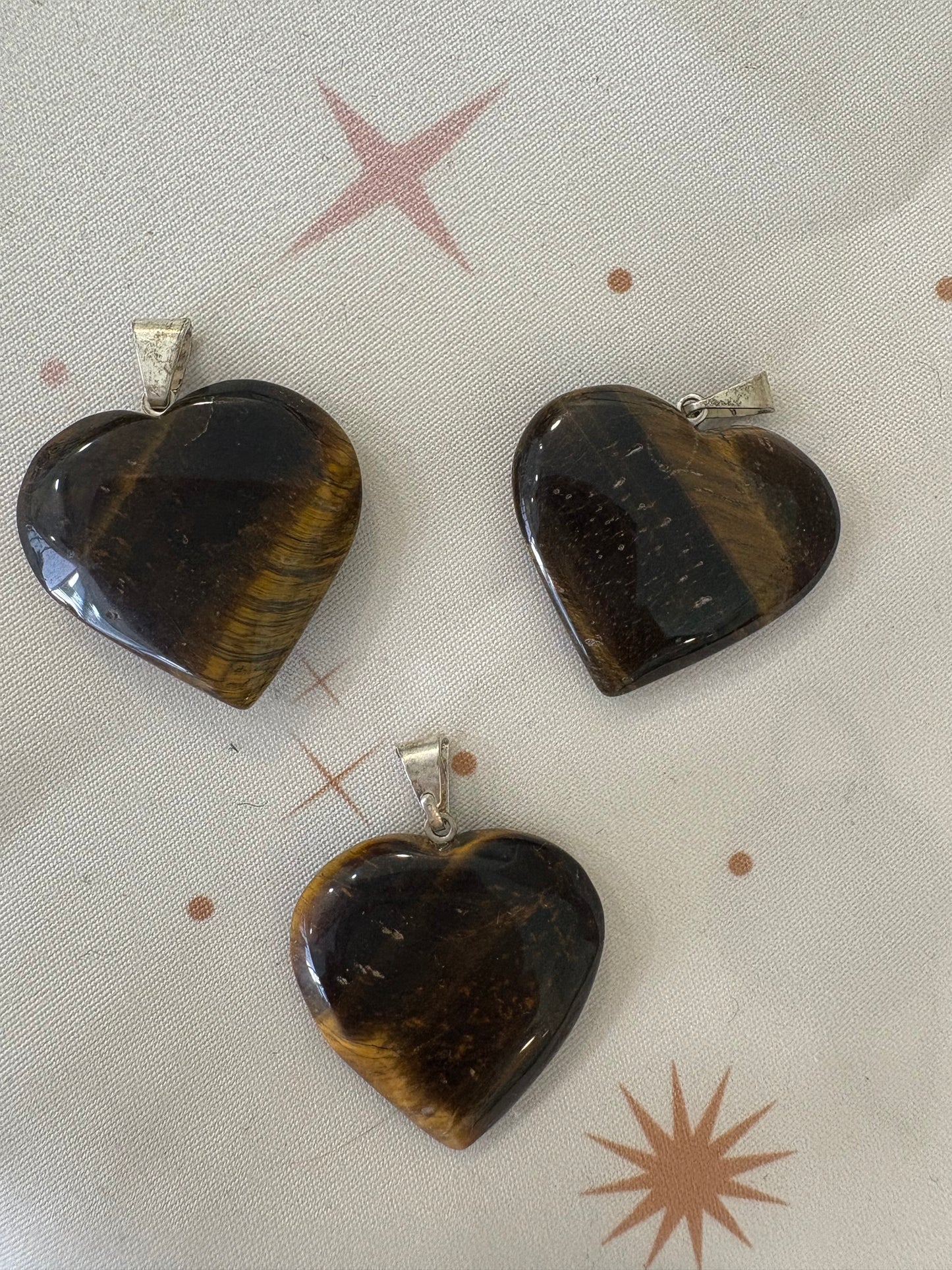 Colgante Corazón de Ojo de Tigre – Protección, Confianza y Energía Vital
