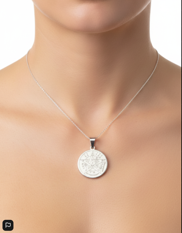 Colgante de Acero Bizantino con Tetragramatón Grabado – Protección y Elegancia