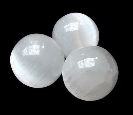 Esfera pequeña de selenita 3/4 cm