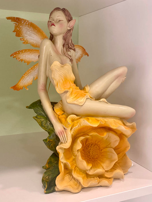 Figura Hada sentada en Flor 30x18cm