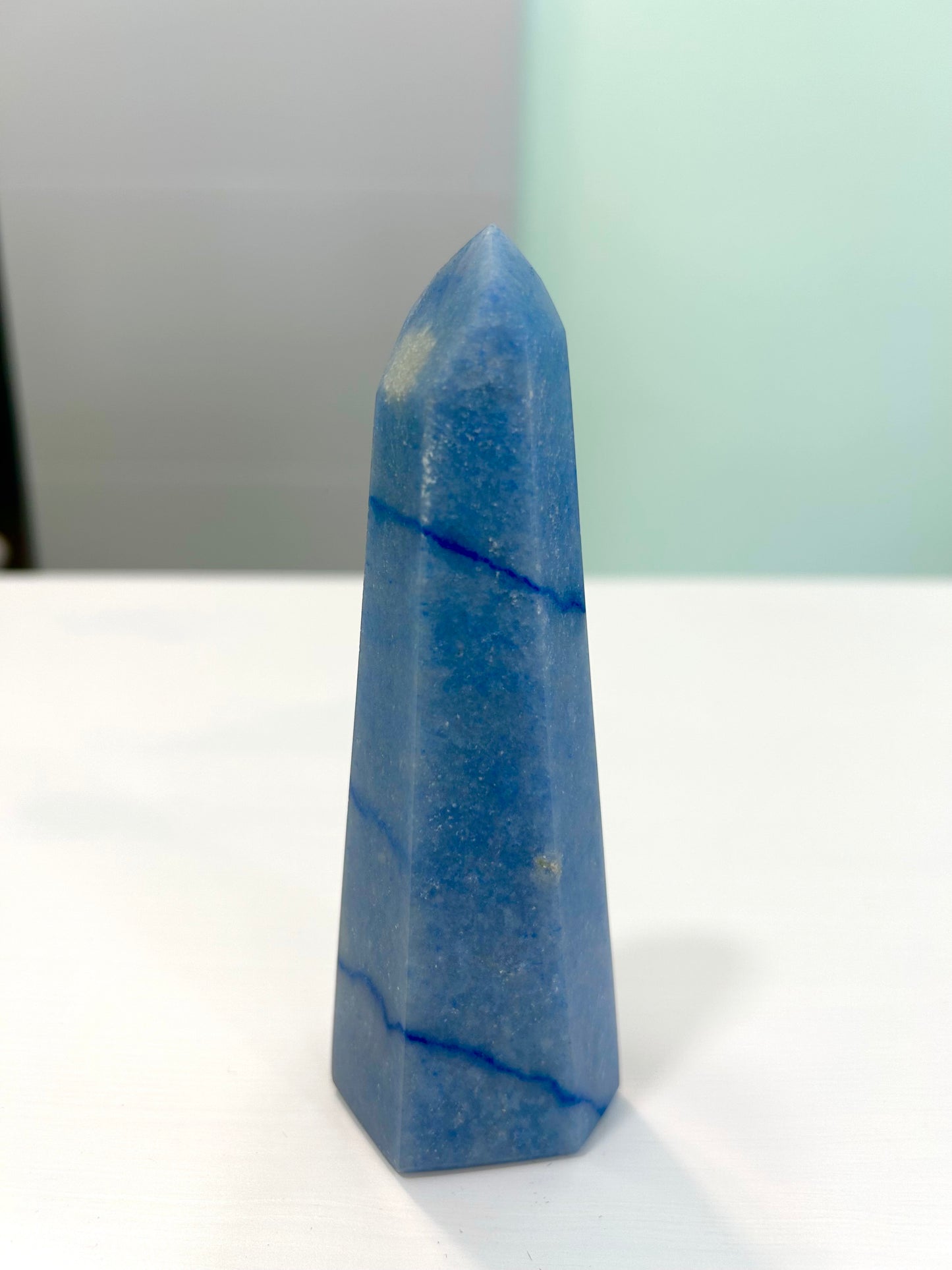 Obelisco de cuarzo azul