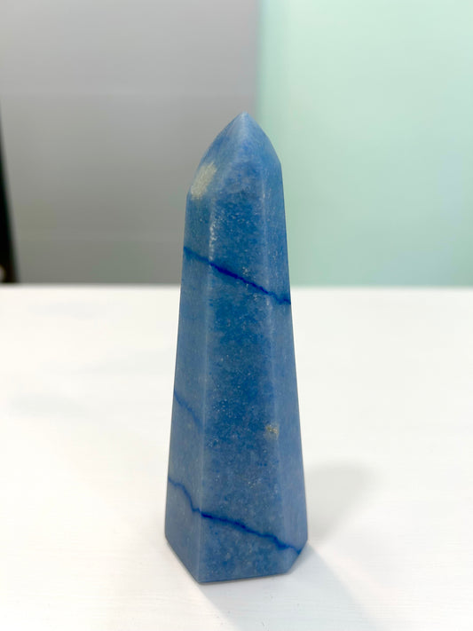 Obelisco de cuarzo azul