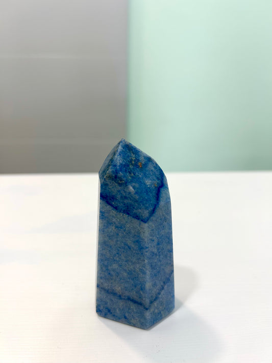 Obelisco de cuarzo azul