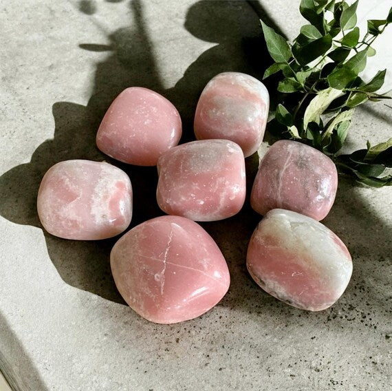 Rodado de Ópalo Rosa – Piedra Natural para Sanación Emocional y Amor Propio