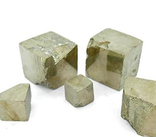 Pirita Cúbica – Mineral Natural para Abundancia, Protección y Energía Solar
